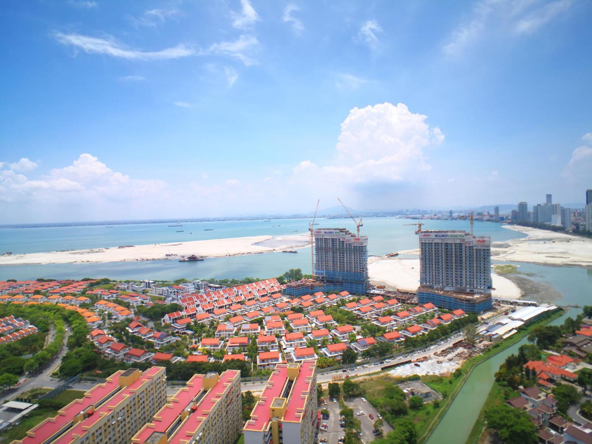 The Landmark Seaview Gurney * George Town