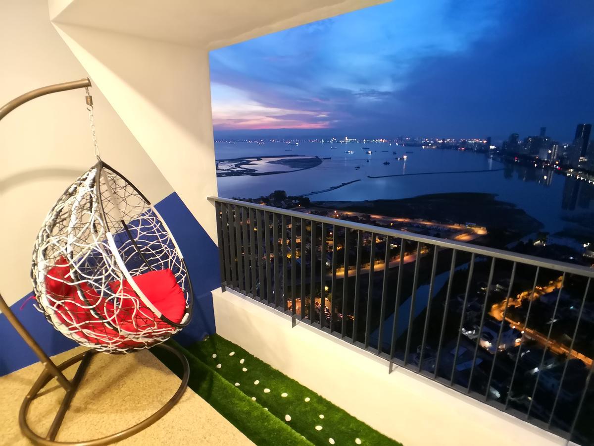 The Landmark Seaview Gurney *
