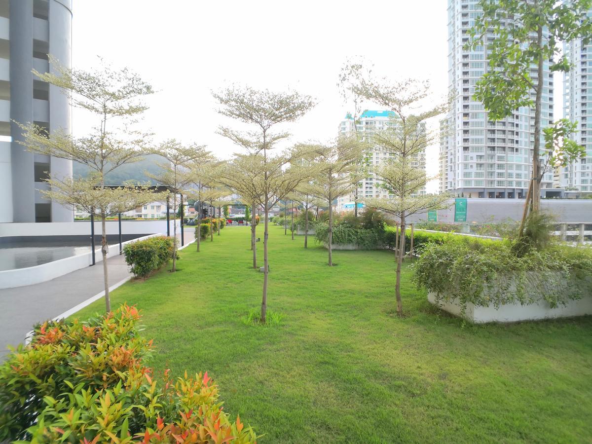 The Landmark Seaview Gurney * George Town
